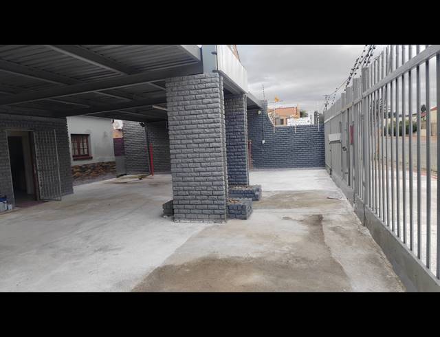 600M² BUILDING FOR SALE IN SPRINGS CENTRAL